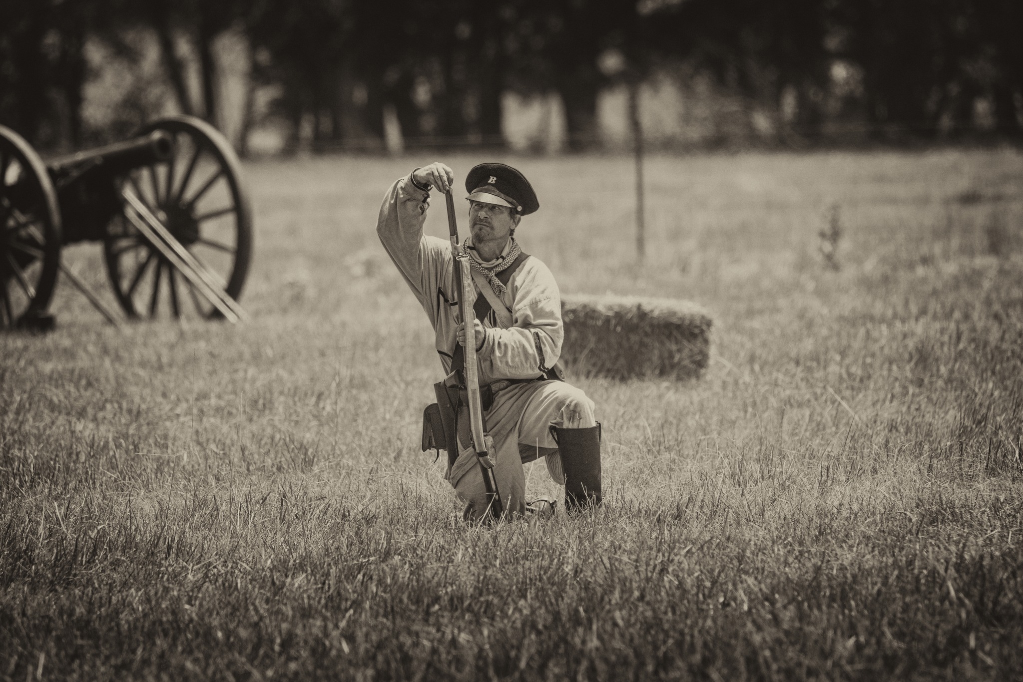 Loading the musket